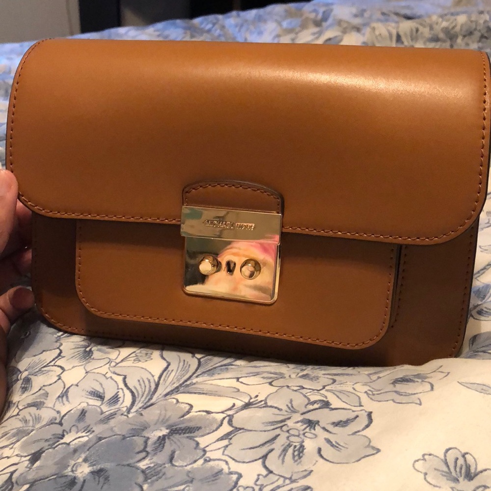 MICHAEL KORS LEATHER SHOULDER TOTE